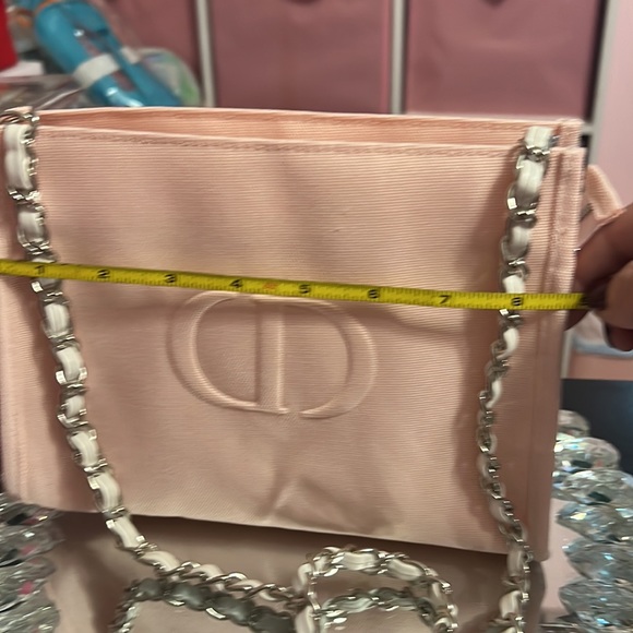 💗🩷💗🩷Dior Soft Pink Beauty Bag with Silver/White Chain Attached - Picture 13 of 15